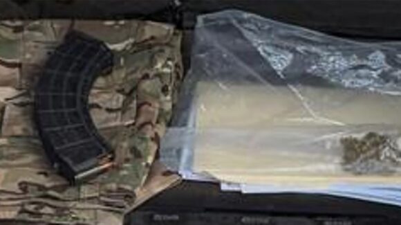 ¡Llevaba municiones! Inspeccionan vehículo en Mazatlán, Sinaloa, y encuentran cargador abastecido; hay un detenido