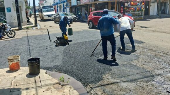 Van por reparar más baches en Mazatlán, Sinaloa; Obras Públicas analiza sumar una tercera cuadrilla