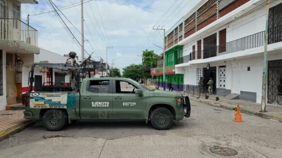 Se registra operativo en hotel del Centro de Culiacán; cierran vialidad