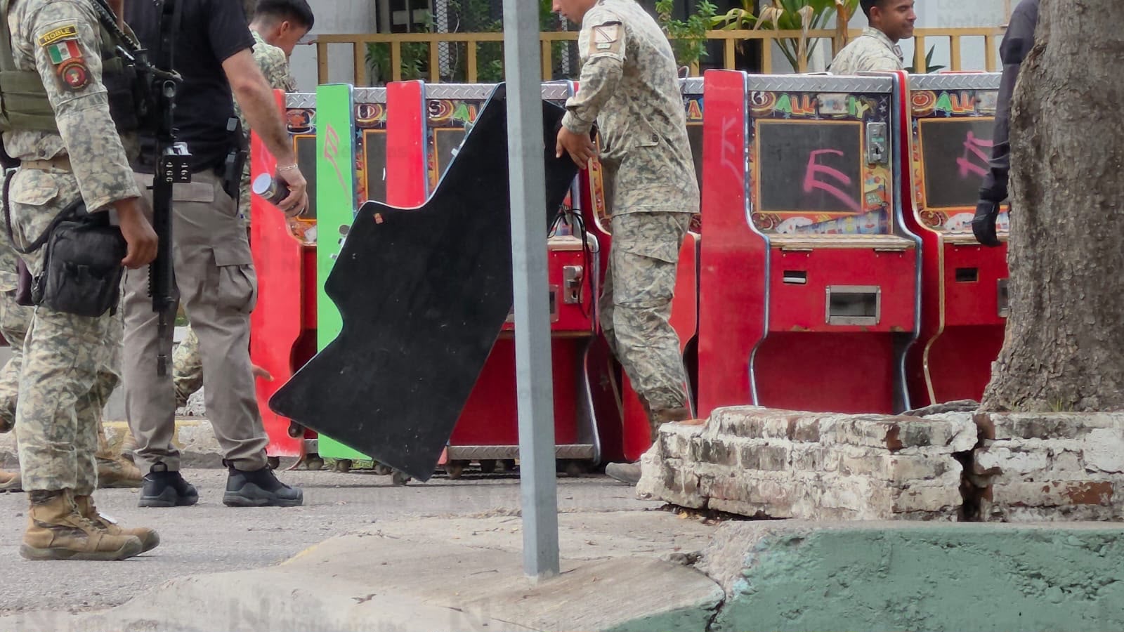 Aseguran maquinitas tragamonedas en la Rafael Buelna en Culiacán