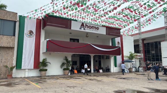 Viudas de policías en Ahome toman Palacio Municipal; exigen pago a sus pensiones y resolución a pliego petitorio