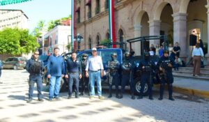 Estrenan patrullas en El Fuerte; el alcalde Gildardo Leyva, hace la entrega a Seguridad Pública y Tránsito Municipal