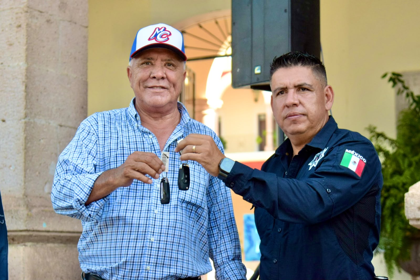 Estrenan patrullas en El Fuerte
