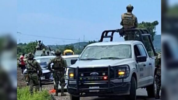 Intentaban despojarlo de su RAM; así fue la persecución a balazos en carretera que terminó con un herido refugiado en el aeropuerto de Mazatlán, Sinaloa