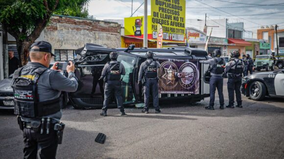 Los Harfuch “atoran” a presuntos robacarros tras el despojo de una camioneta de alta gama en el Centro de Culiacán