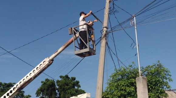 Lluvias golpean al alumbrado público de Salvador Alvarado, Sinaloa; atienden hasta 15 reportes diarios