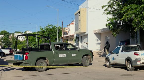 Abandonan cadáver de un hombre “emplayado” en la Lázaro Cárdenas de Culiacán
