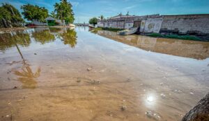 Un total de 18 personas fueron evacuadas tras crecida del mar en zona costera de Navolato: PC Municipal