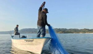 ¡No ganan una! Pescadores ribereños paran labores de nuevo; ahora los vientos los limitan en estas últimas horas