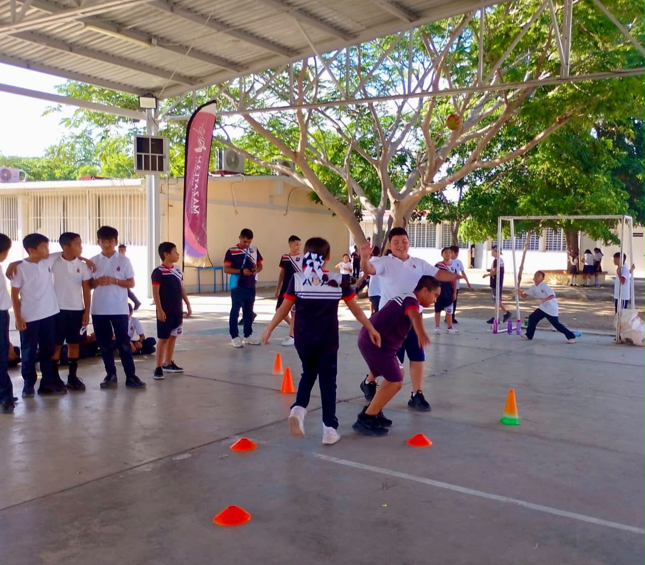 Practican el handball en escuelas de Mazatlán