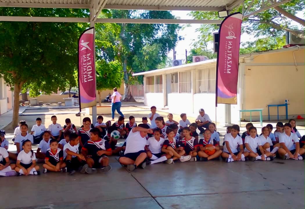 Practican el handball en escuelas de Mazatlán