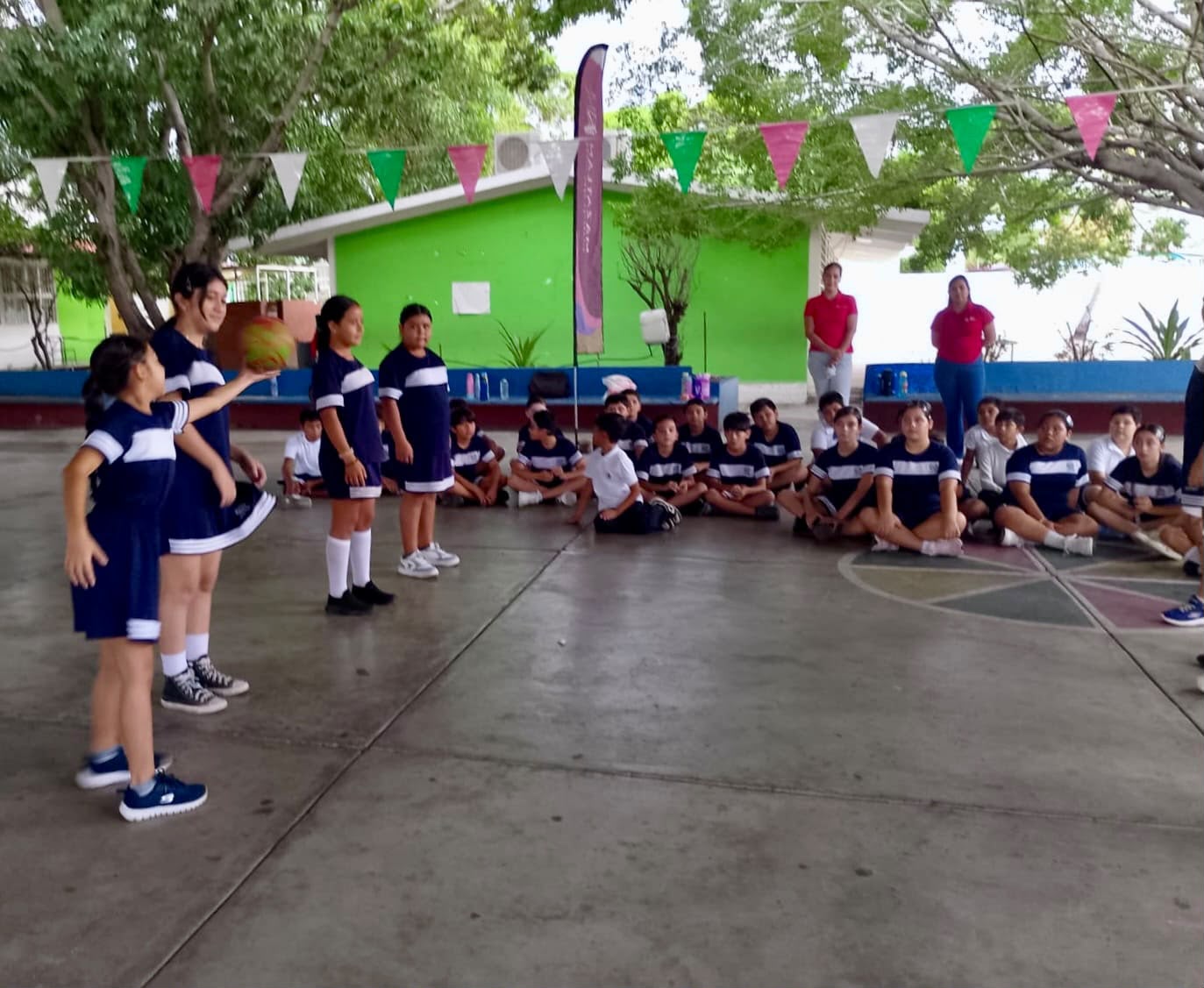 Practican el handball en escuelas de Mazatlán