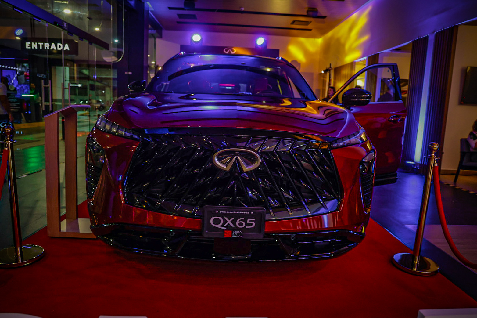 Presentan la nueva camioneta Infiniti QX65 en Culiacán