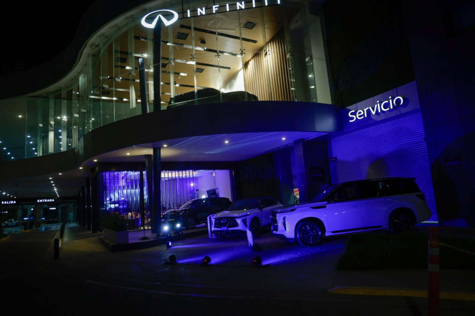 Presentan la nueva camioneta Infiniti QX65 en Culiacán