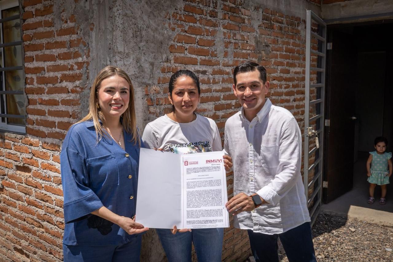 Entregan escrituras a cuatro familias en Valle de Encino, en Culiacán