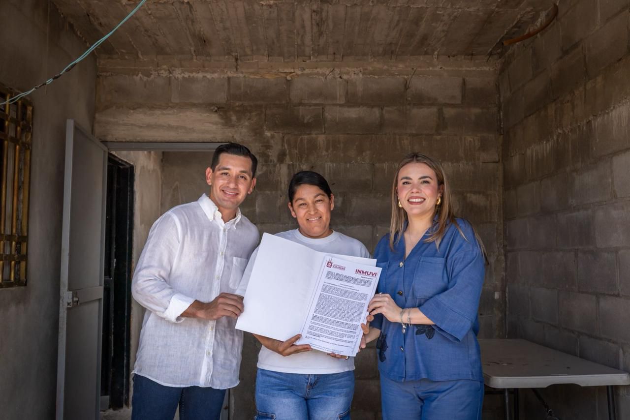 Entregan escrituras a cuatro familias en Valle de Encino, en Culiacán