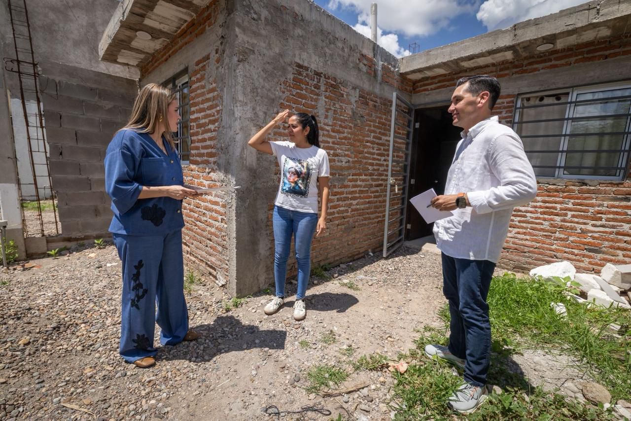 Entregan escrituras a cuatro familias en Valle de Encino, en Culiacán