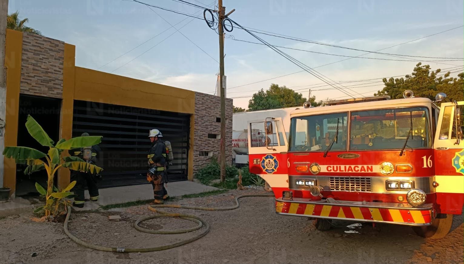 Privan de la libertad a hombre e incendian vivienda en el Piggy Back, en Culiacán