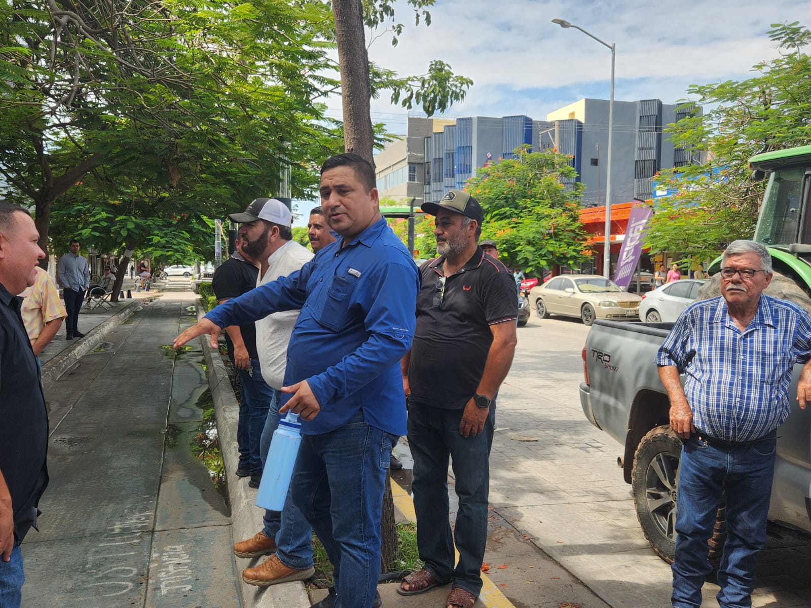 Productores del norte de Sinaloa protestan afuera de vicefiscalía tras sufrir un fraude