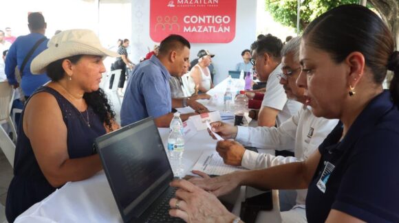 Reciben 69 peticiones durante jornada de Contigo Mazatlán en la Francisco Solís
