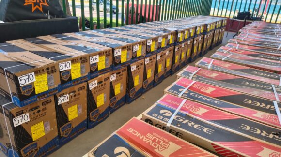 Desde minisplits hasta material de construcción: entregan apoyos a 208 familias de Mazatlán, Sinaloa