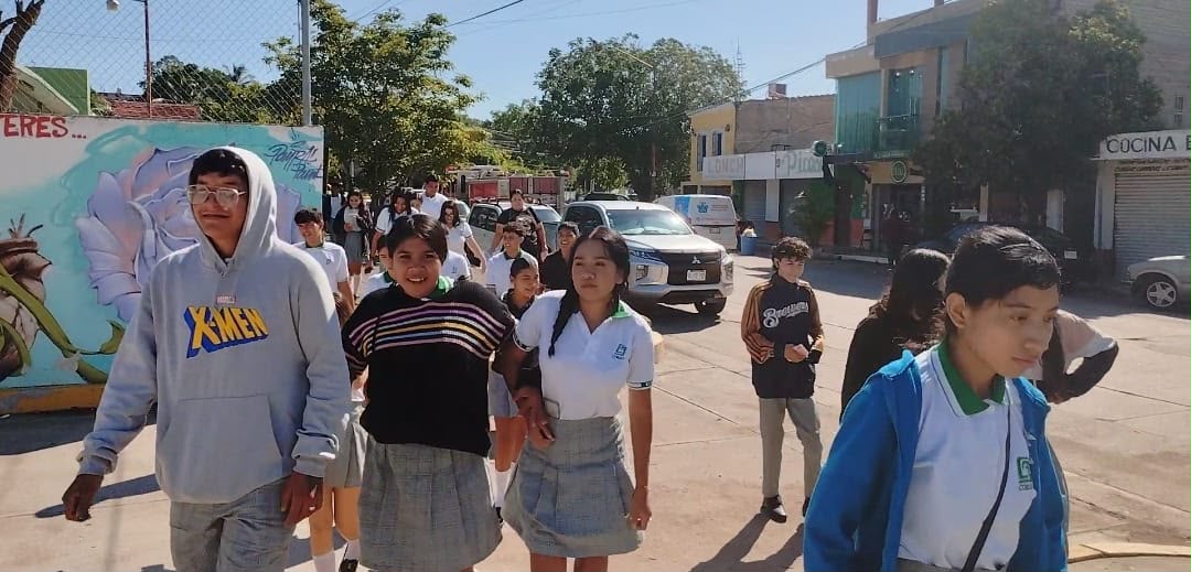 Protección Civil en Rosario, Sinaloa pone a prueba a pacientes y alumnos ante simulacro de sismo