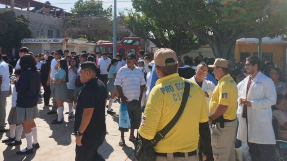 ¡A evacuar! Protección Civil en Rosario, Sinaloa pone a prueba a pacientes y alumnos ante simulacro de sismo