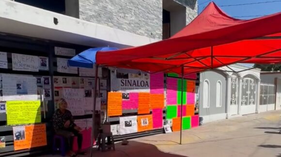 Escala protesta de buscadoras en Mazatlán, Sinaloa, en segundo día consecutivo; toman oficinas y exigen frenar remoción de funcionario