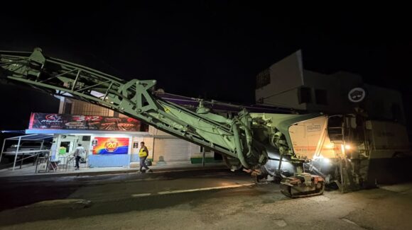 ¡De noche para no frenar el tráfico! Avanza rehabilitación de la avenida Río Piaxtla en Mazatlán, Sinaloa