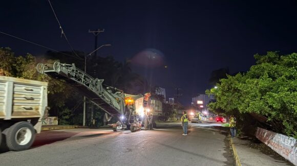 ¡De noche para no frenar el tráfico! Avanza rehabilitación de avenida Río Piaxtla en Mazatlán, Sinaloa