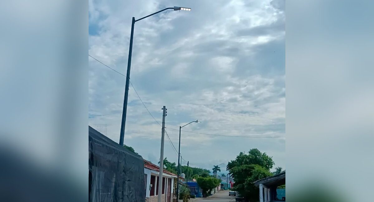 Rehabilitan 21 luminarias en El Recodo y El Tecomate de Siqueros, en Mazatlán, Sinaloa
