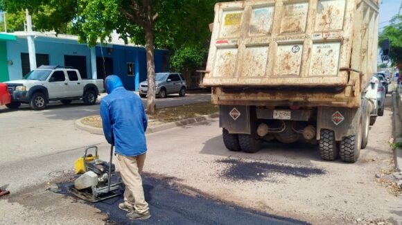 Continúa programa de bacheo en Mazatlán, Sinaloa; atienden vialidades de cuatro sectores
