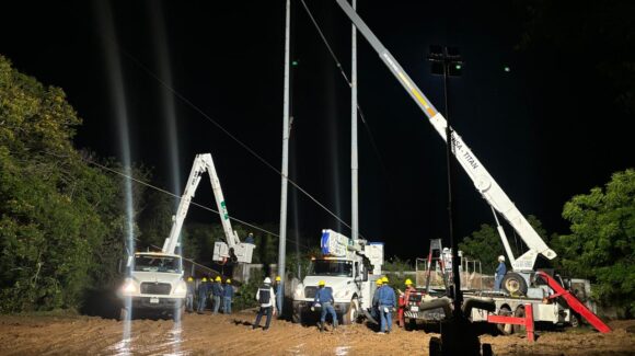 Restablece CFE servicio eléctrico en Sanalona tras daños por fuerte tormenta en el centro de Sinaloa