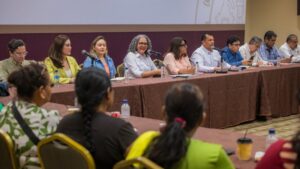 reunion de graciela dominguez y secretaria de sader columba lopez gutierrez en encuentro con mujeres trabajadoras gober