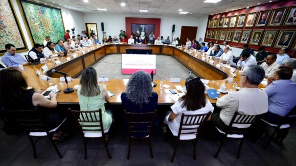 Gobierno de Sinaloa y productores acuícolas acuerdan acciones contra importación de camarón ilegal