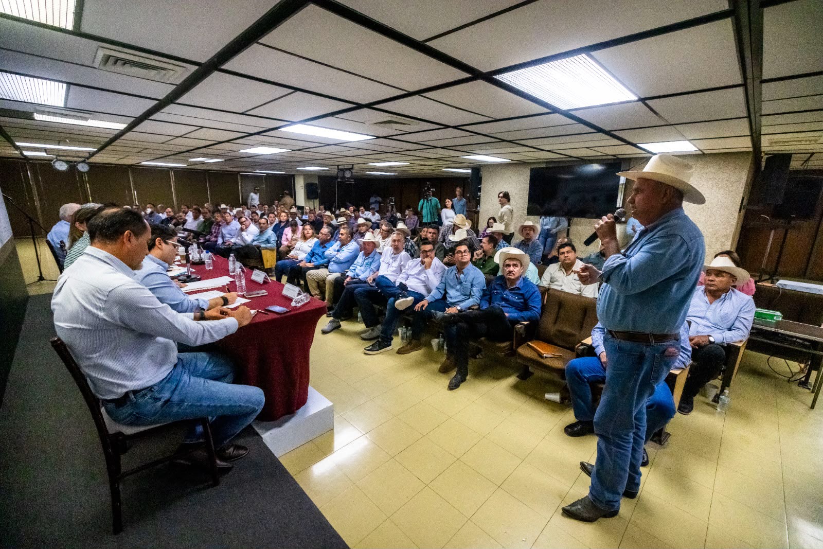Reunión entre Columba López, titular de la Sader, y productores de Sinaloa