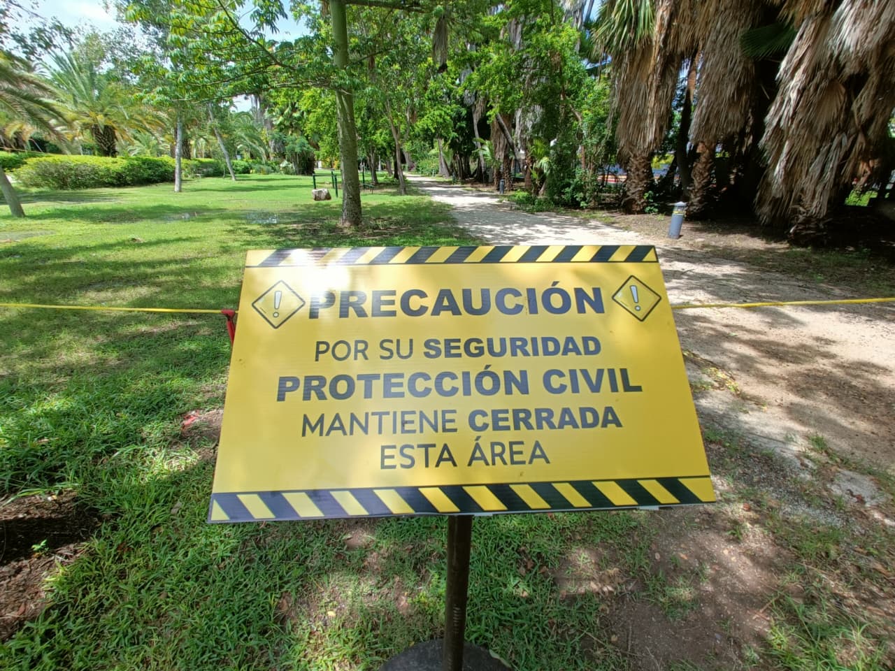 Riesgo de colapso de barda en el Parque Sinaloa de Los Mochis
