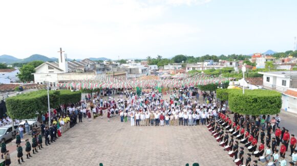 Rosario y Escuinapa, Sinaloa, visten de verde, blanco y rojo celebrando la Independencia con desfile y conmemoración este miércoles 16 de septiembre