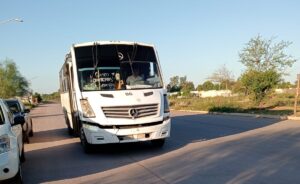 Sacan de circulación camión sin seguro en la Mochis-Topolobampo