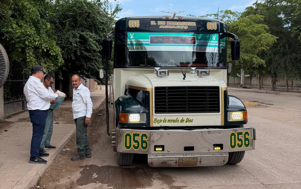 Sacan de circulación camión sin seguro en la Mochis-Topolobampo