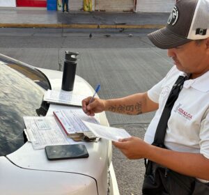 Sacan de circulación camión sin seguro en la Mochis-Topolobampo