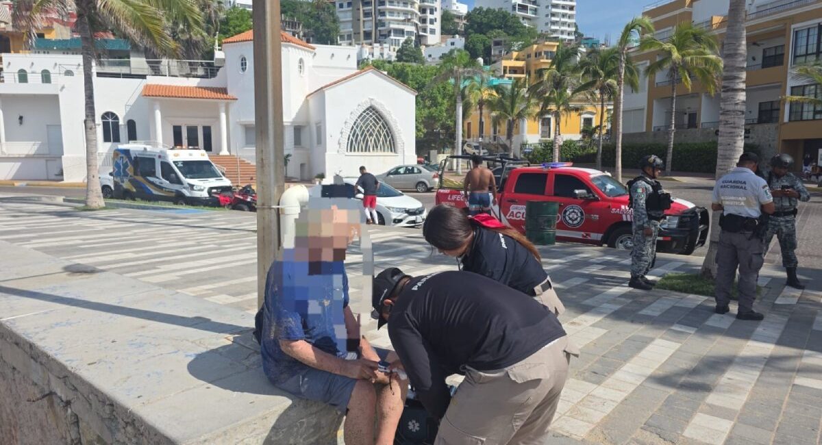 Salvavidas rescatan a bañista de 77 años en zona de riesgo de Olas Altas de Mazatlán, Sinaloa