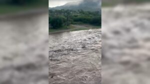 se desborda el rio choix sinaloa agua