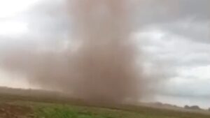 se forma tornado en las inmediaciones de pericos