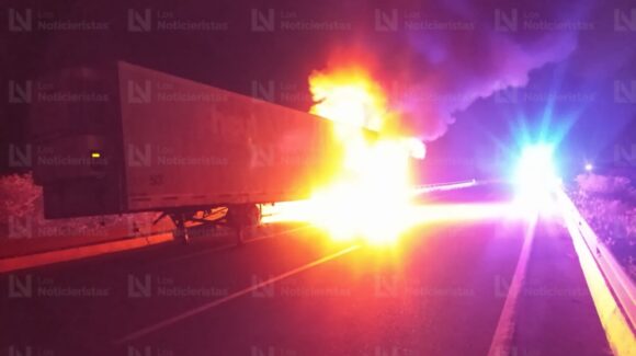 Se incendia caja de tráiler cargado con huevo sobre la maxipista Culiacán-Mazatlán, entre Navolato y Culiacán