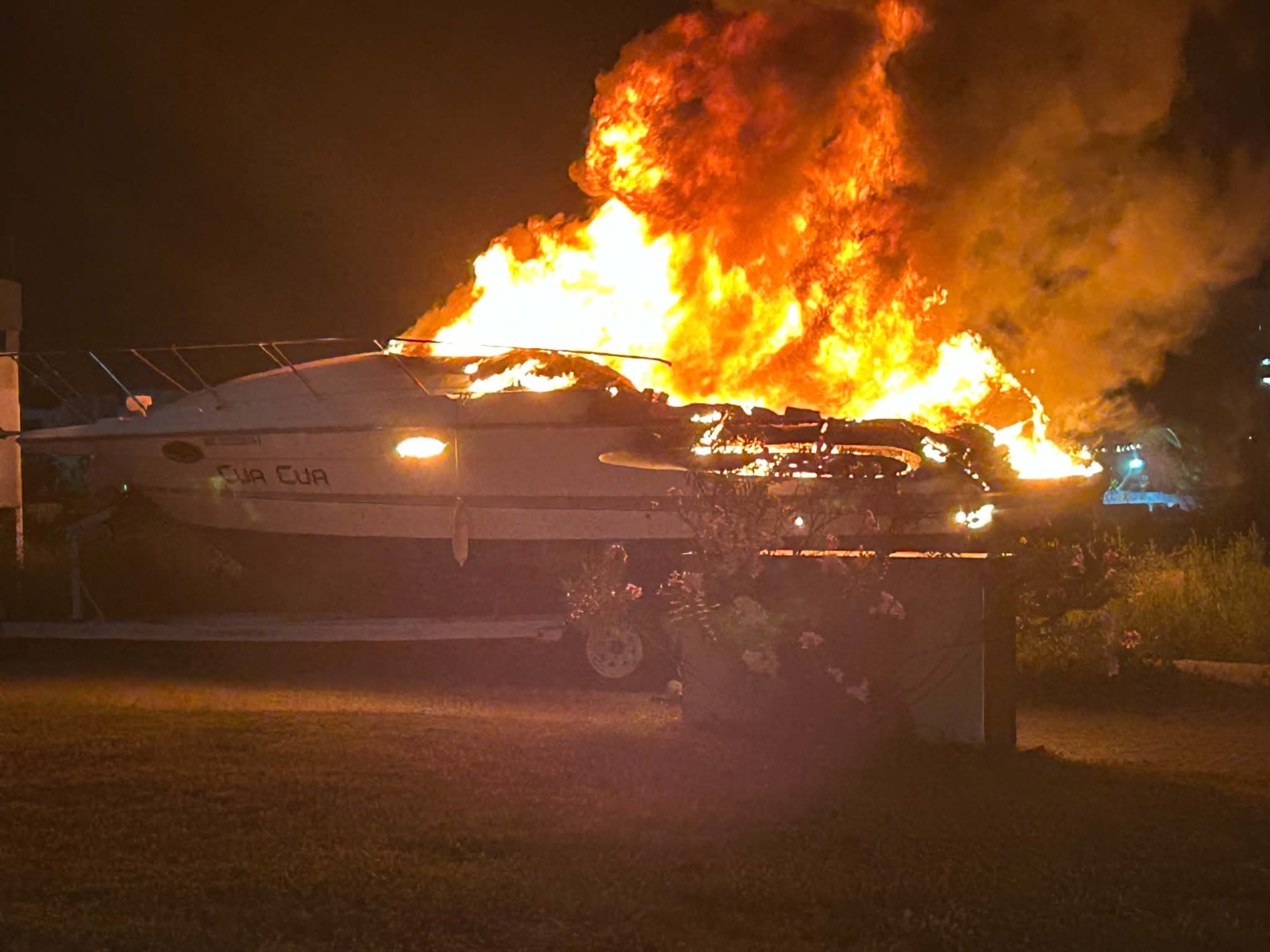 Se incendia yate en Mazatlán, Sin.