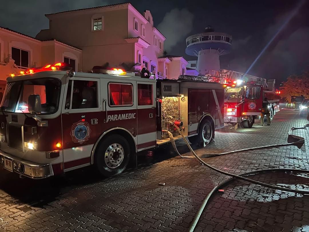 Se incendia yate en Mazatlán, Sin.