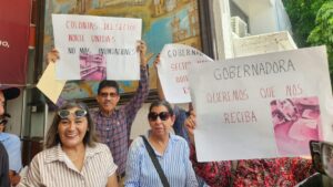 se manifiestan en el ayuntamiento de guasave exigen el colector pluvial norte lugar