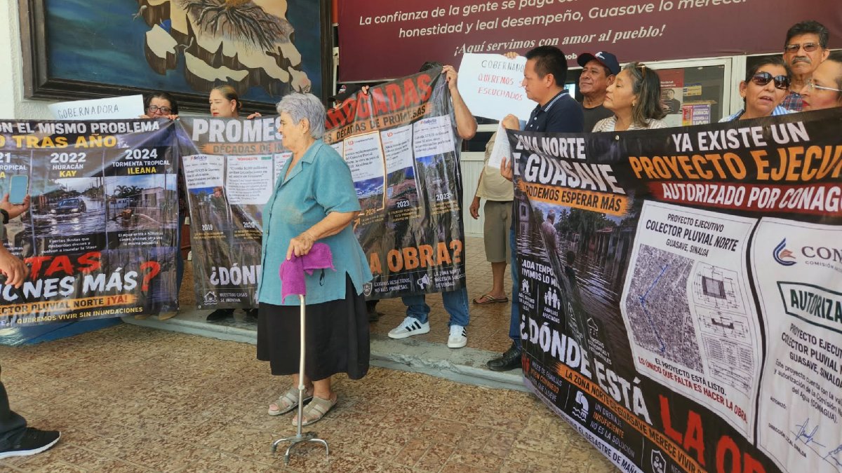 se manifiestan en el ayuntamiento de guasave exigen el colector pluvial norte