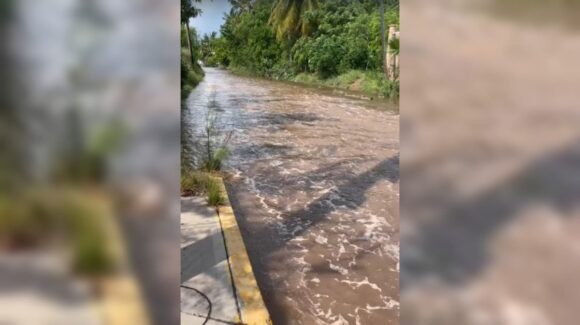 Se sale el mar en Altata; agua salada invade calles de la sindicatura de Navolato, Sinaloa